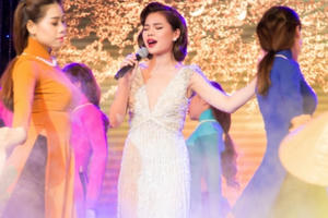 Giang Hồng Ngọc đẹp như quý cô làm giám khảo cuộc thi Bolero