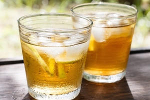 "Trà đá vỉa hè" tiềm ẩn nhiều nguy cơ, những ai cần phải tránh?