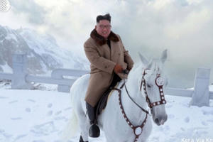 Nhà lãnh đạo Triều Tiên cưỡi ngựa trắng lên núi thiêng báo hiệu điều gì?