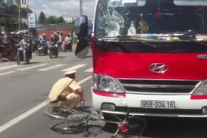 Vĩnh Long: Xe khách Hoàng Đức gây tai nạn, tài xế rời bỏ khỏi hiện trường Vĩnh Long: Xe khách Hoàng Đức gây tai nạn, tài xế rời bỏ khỏi hiện trường