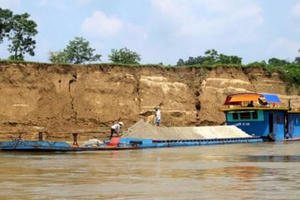 Quy định “bó tay” lực lượng chức năng trong xử lý “cát tặc”