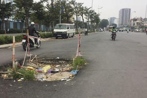 Hà Nội: Diện mạo nhếch nhác tại tuyến đường 3.100 tỷ vừa thông xe