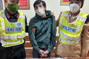 Ngụy trang ma túy trong túi áo và bao thuốc lá vẫn không thoát khỏi lưới trời