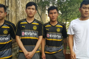 Nghệ An: Bạn gái bị “nhìn đểu”, dùng dao đâm gục hai người tại quán karaoke