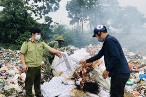 Vĩnh Phúc: Tiêu hủy hơn 4 nghìn gói băng vệ sinh giả mạo nhãn hiệu Ánh Dương