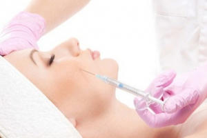 Hà Nội: Tiêm truyền trắng da, một phụ nữ sốc phản vệ suýt chết