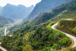 CNN: Khám phá Việt Nam bằng xe máy, tại sao không?