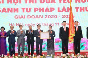 Chủ tịch Quốc hội dự Đại hội thi đua yêu nước ngành Tư pháp