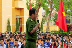 “Kéo” học sinh về với con chữ