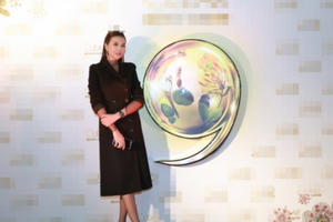 Thanh Hằng chất lừ giữa trời đông Hà Nội