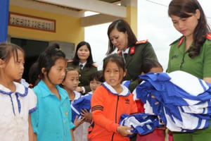 Đắk Nông:  Trao tặng 400 chiếc áo ấm cho học sinh nghèo