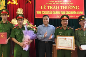 Trao thưởng cho ban chuyên án mật phục tóm gọn 9X cùng 12 bánh heroin