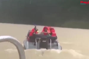 1800 6132 - Đường dây nóng cứu trợ bão số 9 miễn phí, 24/7