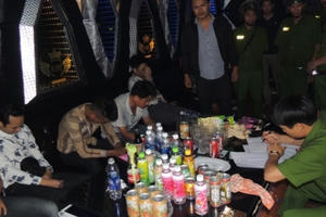 Hà Nam: Bắt quả tang 10 đối tượng sử dụng chất ma túy tại quán karaoke