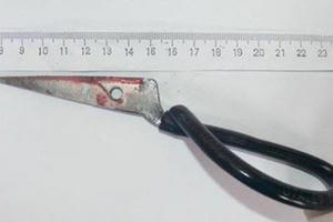 Truy tố người đàn ông thuê nhà nghỉ theo dõi người yêu cũ, rồi dùng kéo đâm tình địch