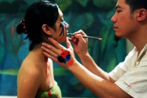 Nghề mẫu nude: Đâu phải ai cũng 'cởi đồ' vì tiền