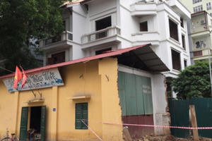 Hà Nội: Nhà văn hóa nằm... giữa đường Hà Nội: Nhà văn hóa nằm... giữa đường