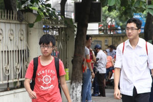 Gần 900.000 thí sinh bước vào buổi thi THPT quốc gia đầu tiên