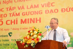 Gần 400 nhân viên Vietcombank xúc động nghe “Pho sử sống” Hoàng Chí Bảo kể chuyện về Bác