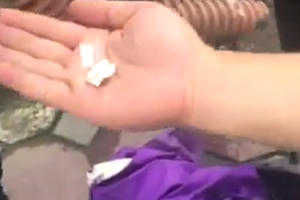 Đối tượng nắm chặt túi quần khi gặp lực lượng 141 Đối tượng nắm chặt túi quần khi gặp lực lượng 141