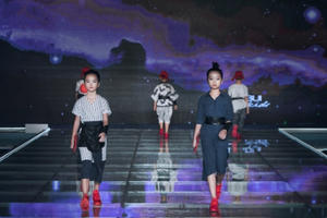 Bản tin Thời trang Plus số 20: Vietnam Junior Fashion Week 2017: "Mẫu nhí già trước tuổi" Bản tin Thời trang Plus số 20: Vietnam Junior Fashion Week 2017: "Mẫu nhí già trước tuổi"