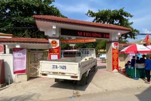 Thí sinh bị hỏng xe được CSGT dùng xe chuyên dụng đưa đến điểm thi kịp giờ làm bài