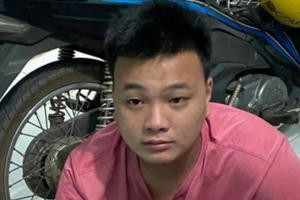 "Yêu râu xanh" nổi cơn cuồng loạn, hiếp dâm bé gái trong nhà vệ sinh