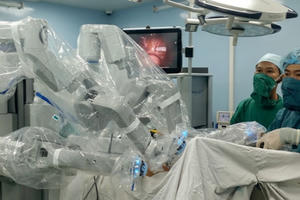 Hơn 200 người bệnh được phẫu thuật bằng robot
