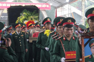 Nghệ An: Tiễn biệt bốn liệt sĩ hi sinh ở Rào Trăng 3 về với đất mẹ Nghệ An: Tiễn biệt bốn liệt sĩ hi sinh ở Rào Trăng 3 về với đất mẹ