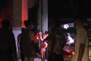 Thời sự 9h ngày 26/4/2017: Một người đàn ông Thái Lan đã live stream cảnh giết con gái 11 tháng tuổi trên facbook Thời sự 9h ngày 26/4/2017: Một người đàn ông Thái Lan đã live stream cảnh giết con gái 11 tháng tuổi trên facbook