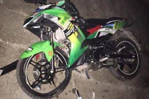 Hà Nội: 3 thanh niên đi xe máy tông vào cột điện, tử vong tại chỗ