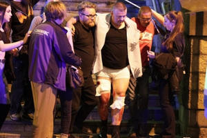 Hiện trường xảy ra vụ nổ lớn tại nhà thi đấu ở Anh