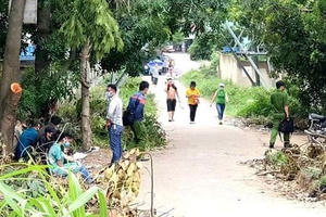 Phát hiện người đàn ông bỏng toàn thân dưới gốc cây