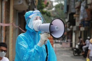 KHẨN: Tìm F0 vượt rào thoát khỏi bệnh viện dã chiến trong đêm