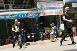 Đòi nợ thuê, cấm hay không?