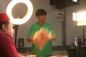 Kiếm hơn 700 triệu trong 3 tiếng nhờ livestream bán hải sản