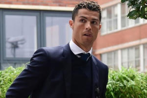 Trả 19 triệu euro, Ronaldo thoát tội trốn thuế