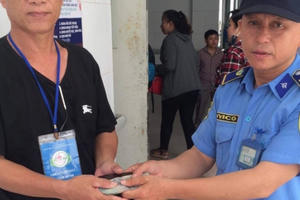 Nhặt được chiếc ví có hơn 20 triệu đồng, vệ sĩ “truy tìm” người đánh rơi để trả lại