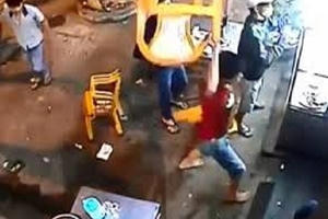 TP HCM: Thuê giang hồ chém trọng thương chủ tiệm chân gà nướng