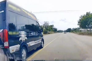 Từ clip người dân cung cấp, 2 tài xế xe khách ở Đồng Nai bị xử phạt