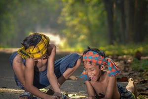 Những bức ảnh kể về niềm vui của trẻ em Việt Nam và trẻ em thế giới