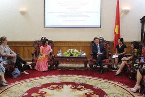 Bộ trưởng Lê Thành Long tiếp xã giao 3 Đại sứ