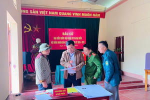 Phú Thọ: Chủ tịch UBND xã Minh Đài kiểm tra chuẩn bị bầu cử tại các khu dân cư