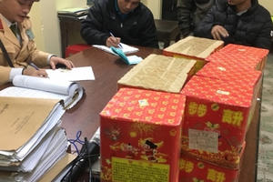 Nghệ An: Tiêu hủy gần 30 kg pháo giấu trên xe khách