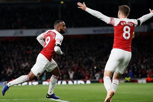 Arsenal 1-1 Liverpool: Đôi công rực lửa