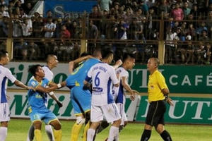 Ồn ào World Cup và giấc mơ của bầu Đức