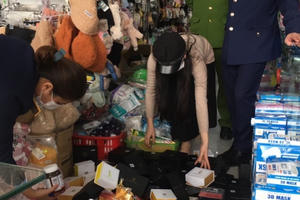 Bắc Giang: Phát hiện số lượng "khủng" nước hoa, sữa tắm lậu