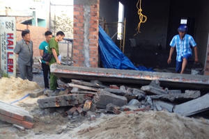 Khánh Hòa: 1 người chết thảm do sập sàn bê tông ngôi nhà xây không phép Khánh Hòa: 1 người chết thảm do sập sàn bê tông ngôi nhà xây không phép