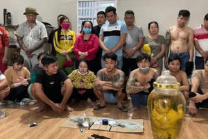 21 đối tượng đang sát phạt tại sòng bạc ven sông Đồng Nai