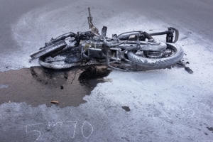 Gây tai nạn khiến xe máy cháy rụi, ô tô bỏ chạy khỏi hiện trường